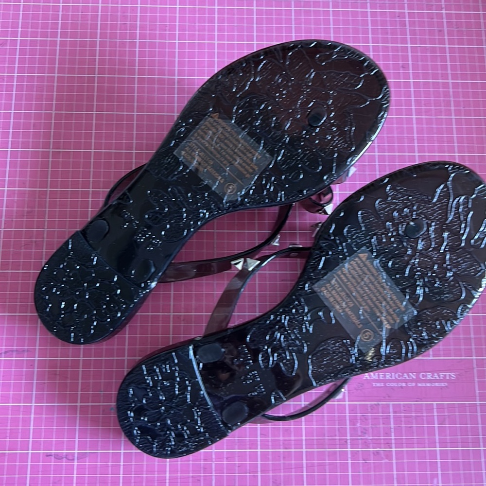 Weeboo -  NEW black studded jelly size 5 - Picture 2 of 2